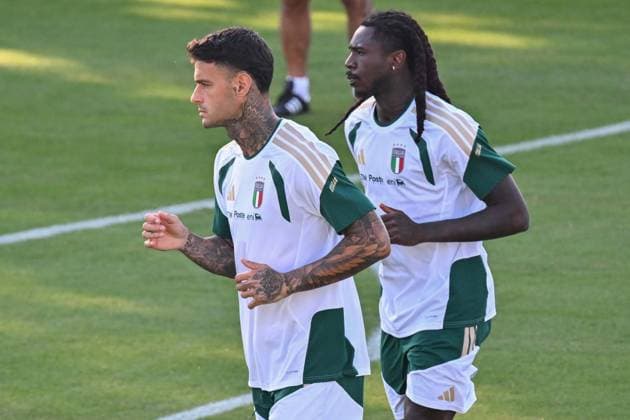foto IPP lisa guglielmi Coverciano - Firenze 30-09-2026 Raduno della Nazionale di Calcio dell Italia nella foto Gianluca Scamacca (Italia) e Moise Kean (Italia) italy photo press world copyright italy ITALY  Copyright: xR4924_italyphotopressx