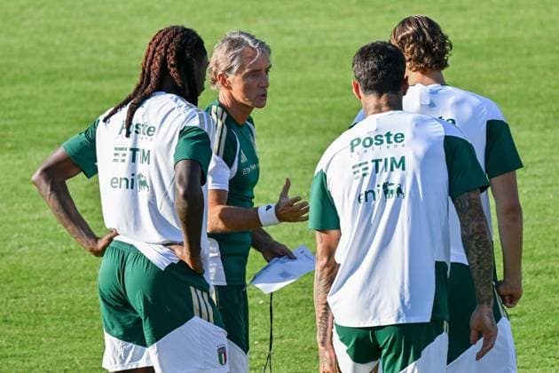 foto IPP lisa guglielmi Coverciano - Firenze 30-09-2026 Raduno della Nazionale di Calcio dell Italia nella foto Roberto Mancini (allenatore Italia) parla ai giocatori italy photo press world copyright italy ITALY  Copyright: xR4924_italyphotopressx