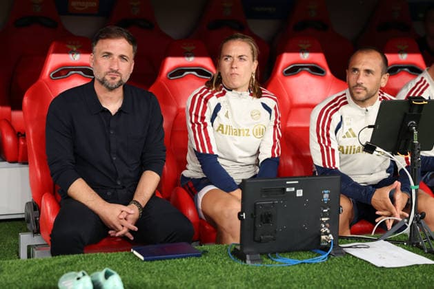 Lisbon, Portugal, September 30: Coach Jose Barcala of FC Bayern Munich and his team during the UEFA Women s Champions League 2026–27 group stage, Matchday 2, between SL Benfica and FC Bayern Munich on September 30, 24, 2026, in Lisbon, Portugal Copyright: HMBxMedia JoaquimxFerreira