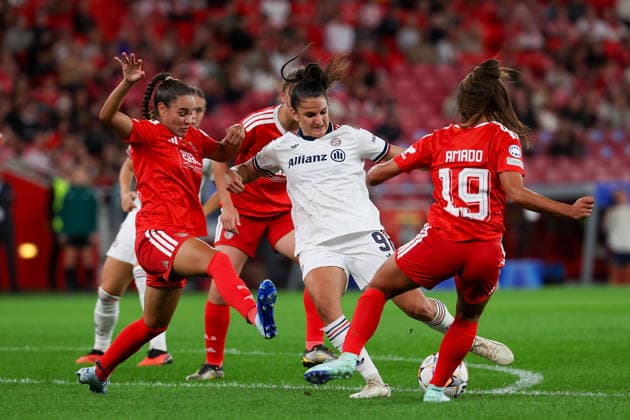 Lisbon, Portugal, September 30: Diana Gomes (SL Benfica) and Jovana Damnjanovic FC Bayern Munich, Catarina Amado SL Benfica battles for the ball during the UEFA Women’s Champions League 2026–27, Group Stage Matchday 2 match between SL Benfica and FC Bayern Munich on September 30, 2024, in Lisbon, Portugal Copyright: HMBxMedia JoaquimxFerreira