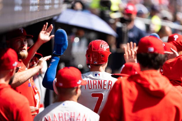 Trea Turner 7 of the Philadelphia Phillies celebrating with teammates in the first inning against the Atlanta Braves in game two of the MLB, Baseball Herren, USA National League Wild Card round at Truist Park on Wednesday, September 30, 2026 in Atlanta, Georgia.  ATL20260930102 STEVENxBURROUGHS