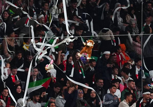 Konyaspor v Palestine - Friendly KONYA, TURKIYE - SEPTEMBER 30: Fans throw soft toys onto the pitch in support of Palestinian children during a friendly match between Konyaspor and the Palestine National Football Team as part of Palestine Day events at Konya Metropolitan Municipality Stadium in Konya, Turkiye on September 30, 2026. Evrim Aydin Anadolu Konya Turkey. Editorial use only. Please get in touch for any other usage.  Copyright: x2026xAnadoluxEvrimxAydinx