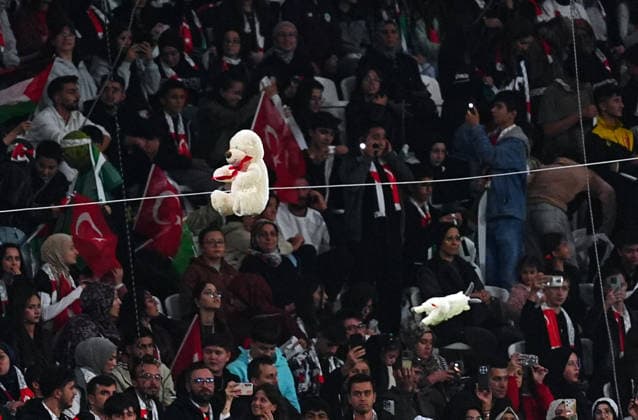 Konyaspor v Palestine - Friendly KONYA, TURKIYE - SEPTEMBER 30: Fans throw soft toys onto the pitch in support of Palestinian children during a friendly match between Konyaspor and the Palestine National Football Team as part of Palestine Day events at Konya Metropolitan Municipality Stadium in Konya, Turkiye on September 30, 2026. Evrim Aydin Anadolu Konya Turkey. Editorial use only. Please get in touch for any other usage.  Copyright: x2026xAnadoluxEvrimxAydinx