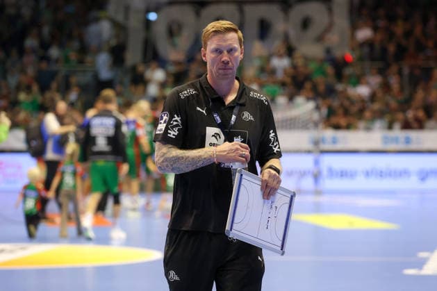 September 30, 2026, xgox, Opel HBL Handball, SC Magdeburg vs. THW Kiel, emspor, from left: Berge, Lund, Kiel; coach looks disappointed; looks disappointed; dejected; Magdeburg is disappointed