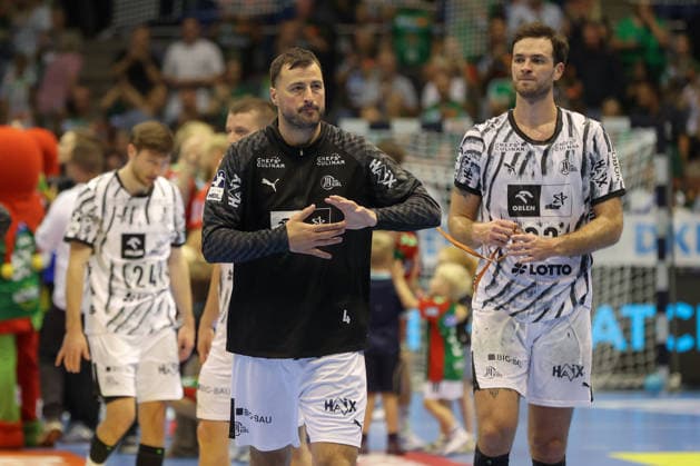 September 30, 2026, xgox, Opel HBL Handball, SC Magdeburg vs. THW Kiel, from left: Domagoj Duvnjak (Kiel), 4 players looking disappointed, looking dejected, dejected, disappointed (Magdeburg)