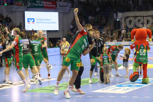 September 30, 2026, xgox, Opel HBL Handball, SC Magdeburg vs. THW Kiel, from left: Matej Mandic (Magdeburg), 12, Antonio Serradilla Cuenca (Magdeburg), 15, celebrating the victory, Celebrations after the game in Magdeburg