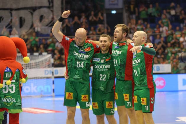 September 30, 2026, xgox, Opel HBL Handball, SC Magdeburg vs. THW Kiel, from left: Oscar Bergendahl (Magdeburg), 54, Lukas Mertens (Magdeburg), 22, Albin Lagergren (Magdeburg), 21, Daniel Pettersson (Magdeburg), 11; Celebrating the victory; Celebrating after the game (Magdeburg)