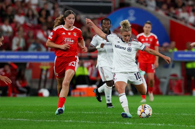 Lisbon, Portugal, September 30: Carolina Tristao of SL Benfica and Linda Dallmann of FC Bayern Munich in action with the ball during the 2026–27 UEFA Women’s Champions League, League phase, Matchday 2, between SL Benfica and FC Bayern Munich on September 30, 24, 2026, in Lisbon, Portugal Copyright: HMBxMedia JoaquimxFerreira