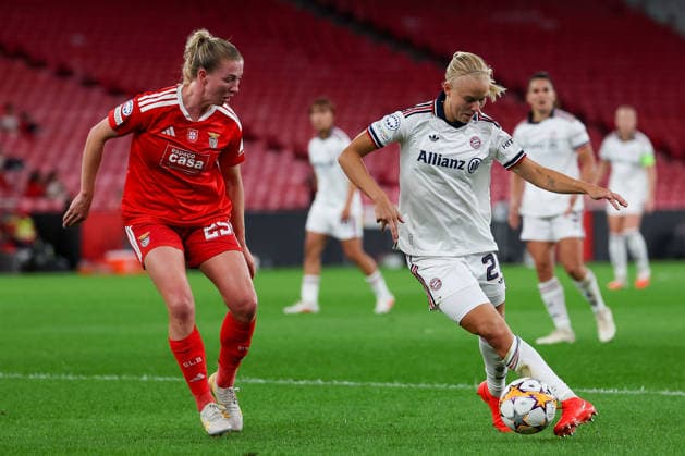 Lisbon, Portugal, September 30: Chandra Davidson of SL Benfica and Pernille Harder of FC Bayern Munich battle for the ball during the UEFA Women s Champions League 2026–27 group stage Matchday 2 game between SL Benfica and FC Bayern Munich on September 30, 2024, in Lisbon, Portugal Copyright: HMBxMedia JoaquimxFerreira