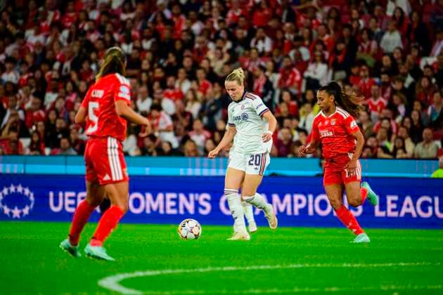 September 30, 2026, Lisbon, Lisbon, Portugal: Franziska Kett of Bayern Munchen in control of the ball during the UEFA Womens Champions League match between SL Benfica and Bayern Munchen at the EstoÂ¡dio da Luz on September 30, 2026 in Lisbon, Portugal. Soccer2026: SL Benfica 0 Vs 0 Bayern Munchen  - ZUMAr200 20260930_zsp_r200_013 Copyright: xNunoxReisinhox