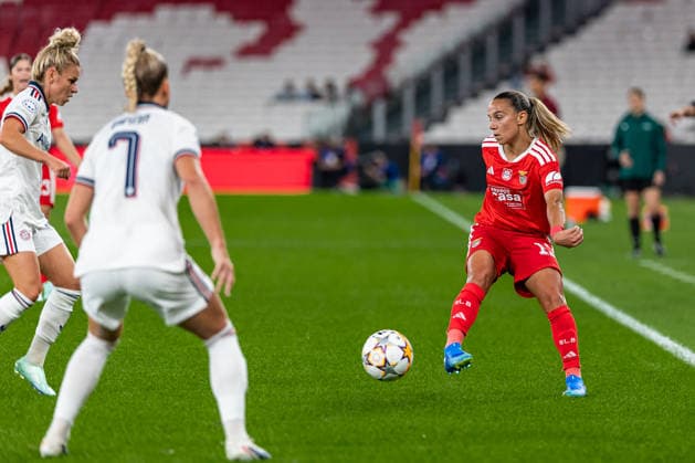 September 30, 2026, Lisbon, Lisbon, Portugal: Lucia Alves of SL Benfica passes the ball during the UEFA Womens Champions League 2026 27 League Group match between SL Benfica and FC Bayern Munchen at Estadio da Luz on September 30, 2026 in Lisbon, Portugal. Soccer 2026: SL Benfica Vs FC Bayern Munchen  - ZUMAs391 20260930_znp_s391_013 Copyright: xCarlosxSilvax