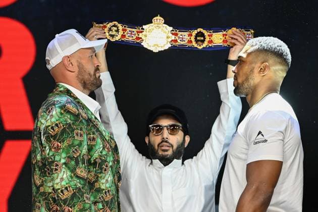 Tyson Fury and Anthony Joshua hold press conference, PK, Pressekonferenz in London before December clash LONDON, UNITED KINGDOM - SEPTEMBER 30: British heavyweight boxers Tyson Fury (L) and Anthony Joshua (R) hold a press conference at the British Airways ARC at Olympia ahead of their bout on December 11 at Principality Stadium in Cardiff, in London, United Kingdom on September 30, 2026. Rasid Necati Aslim Anadolu London United Kingdom. Editorial use only. Please get in touch for any other usage.  Copyright: x2026xAnadoluxRasidxNecatixAslimx