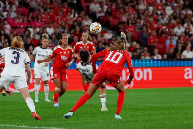 Lisbon, Portugal, September 30, Jovana DamnjanovicÌ u0081 FC Bayern Munich in action, in possession of the ball during the UEFA Women s Champions League 2026–27, Group Stage Matchday 2 match between SL Benfica and FC Bayern Munich on September 30, 24, 2026, in Lisbon, Portugal Copyright: HMBxMedia JoaquimxFerreira