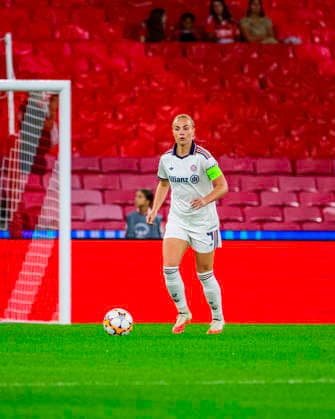 September 30, 2026, Lisbon, Lisbon, Portugal: GlodoÂ­s Viggosdottir of Bayern Munchen in control of the ball during the UEFA Womens Champions League match between SL Benfica and Bayern Munchen at the EstoÂ¡dio da Luz on September 30, 2026 in Lisbon, Portugal. Lisbon Portugal - ZUMAr200 20260930_zsp_r200_009 Copyright: xNunoxReisinhox
