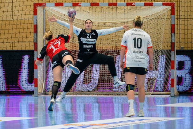 Lara Sophie Lepschi, HSG Blomberg Lippe, 27, on a 7-meter throw against Levke Kretschmann, Thueringer HC, 17, Maxi Muehlner, HSG Blomberg Lippe, 10 GER, Thuringer HC vs. HSG Blomberg Lippe, handball, DHB Cup, 2026–2027 season, 2nd round, Wednesday, 7:00 p.m., September 30, 2026 (GER), Thuringer HC vs. HSG Blomberg Lippe, handball, DHB Cup, 2026–2027 season, 2nd round, Wednesday, 7:00 p.m., September 30, 2026, Bad Langensalza Copyright: xMartinxHerbstx