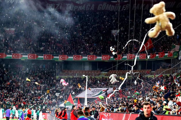 Konyaspor v Palestine - Friendly KONYA, TURKIYE - SEPTEMBER 30: Children in the stands throw toys onto the pitch in a symbolic gesture of support for Palestinian children during a friendly match between Konyaspor and the Palestine National Football Team as part of Palestine Day events at Konya Metropolitan Municipality Stadium in Konya, Turkiye on September 30, 2026. Serhat Çetinkaya Anadolu Konya Turkey. Editorial use only. Please get in touch for any other usage.  Copyright: x2026xAnadoluxSerhatxÃ‡etinkayax