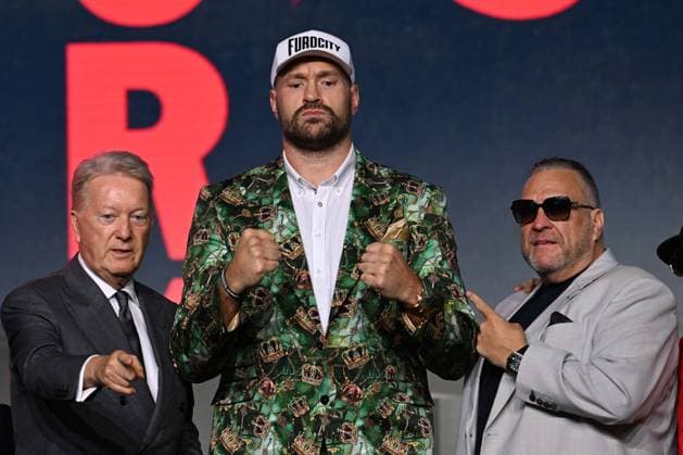 Tyson Fury and Anthony Joshua hold press conference, PK, Pressekonferenz in London before December clash LONDON, UNITED KINGDOM - SEPTEMBER 30: British heavyweight boxers Tyson Fury (C) and Anthony Joshua attend a press conference at British Airways ARC, Olympia ahead of their December 11 fight at Principality Stadium in Cardiff, in London, United Kingdom, on September 30, 2026. Rasid Necati Aslim Anadolu London United Kingdom. Editorial use only. Please get in touch for any other usage.  Copyright: x2026xAnadoluxRasidxNecatixAslimx