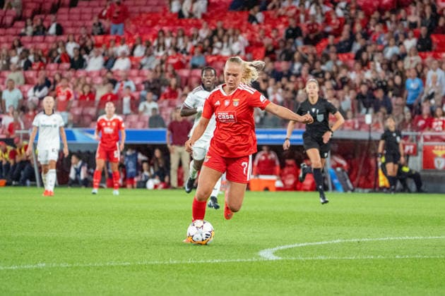 LISBON, PORTUGAL - SEPTEMBER 30: Frøya Dorsin of Benfica shooting the ball during UWCL match between SL Benfica and FC Bayern Munich at Estádio da Luz on September 30, 2026 in Lisbon, Portugal. Copyright: xCatiaxSilvax Sportspressphoto_SPR243082