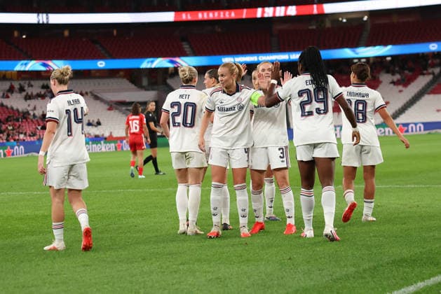 Lisbon, Portugal, September 30: Bayern Munich players are seen celebrating after scoring a goal during the UEFA Women s Champions League 2026–27 group stage Matchday 2 match between SL Benfica and FC Bayern Munich on September 30, 2024, in Lisbon, Portugal Copyright: HMBxMedia JoaquimxFerreira