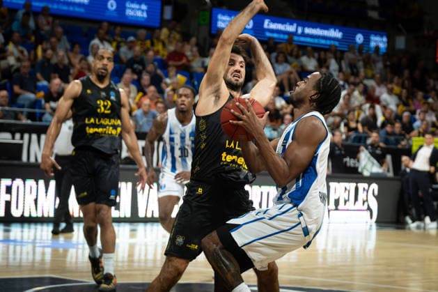 La Laguna Tenerife v Turk Telekom - BKT EuroCup SAN CRISTOBAL DE LA LAGUNA, SPAIN - SEPTEMBER 30: Harding Jerrick of Turk Telekom in action against Fitipaldo Bruno of La Laguna Tenerife during EuroCup basketball match between La Laguna Tenerife and Turk Telekom at Santiago Martín in San Cristobal de la Laguna, Canary Islands, Spain on September 30, 2026. Andres Gutierrez Anadolu San Cristobal de la Laguna Spain. Editorial use only. Please get in touch for any other usage.  Copyright: x2026xAnadoluxAndresxGutierrezx