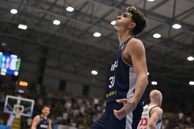 IPA89155925 - Guglielmo Caruso of Napoli Basketball celebrates after scoring during the game against Cosea JL Bourg-en-Bresse in the EuroCup basketball match between Napoli Basketball and Cosea JL Bourg-en-Bresse in Naples, Italy, on September 30, 2026  Copyright: xEnzoxPinelli IPAxSportx xx IPA89155925