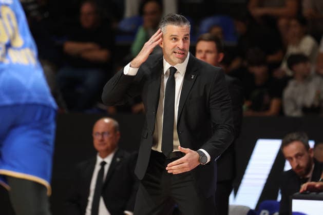 MACCABI vs BESIKTAS DUSAN ALIMPIJEVIC, basketball coach of Besiktas, during the match against Maccabi Tel Aviv, at Aleksandar Nikolic Arena. Belgrade, 30.09.2026. photo: Ivica Veselinov MN Press BASKETBALL, EUROLEAGUE, MACCABI, BESIKTAS Belgrade Arena Aleksandar Nikolic Serbia Copyright: xMNxPressx
