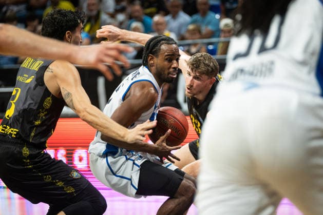 La Laguna Tenerife v Turk Telekom - BKT EuroCup SAN CRISTOBAL DE LA LAGUNA, SPAIN - SEPTEMBER 30: Harding Jerrick of Turk Telekom in action against Hector Alderete of La Laguna Tenerife during EuroCup basketball match between La Laguna Tenerife and Turk Telekom at Santiago Martín in San Cristobal de la Laguna, Canary Islands, Spain on September 30, 2026. Andres Gutierrez Anadolu Canarias Spain. Editorial use only. Please get in touch for any other usage.  Copyright: x2026xAnadoluxAndresxGutierrezx