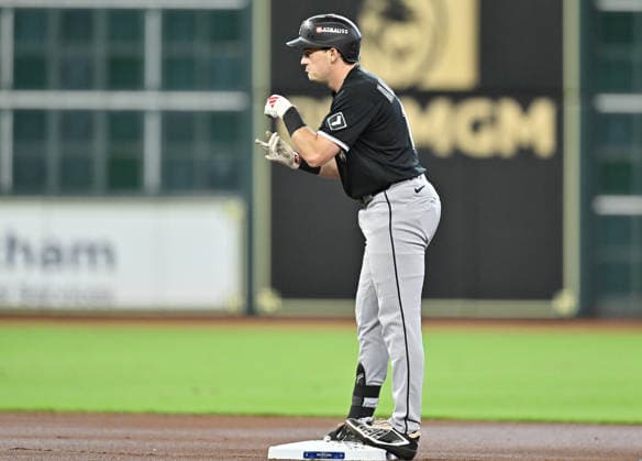 Chicago White Sox left fielder Sam Antonacci (17) stands on second base after hitting a lead-off double against the Houston Astros in the first inning of an MLB, Baseball Herren, USA American League Wild Card game at Daikin Park in Houston, Texas, on Wednesday, September 30, 2026.  HOU20260930705 MARIAxLYSAKER