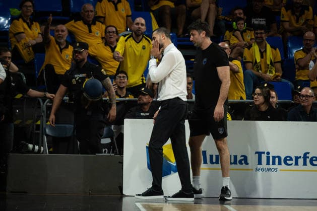 La Laguna Tenerife v Turk Telekom - BKT EuroCup SAN CRISTOBAL DE LA LAGUNA, SPAIN - SEPTEMBER 30: Erdem Can, Head coach of Turk Telekom is ejected from the game during EuroCup basketball match between La Laguna Tenerife and Turk Telekom at Santiago Martín in San Cristobal de la Laguna, Canary Islands, Spain on September 30, 2026. Andres Gutierrez Anadolu Canary Islands Spain. Editorial use only. Please get in touch for any other usage.  Copyright: x2026xAnadoluxAndresxGutierrezx