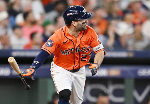 Houston Astros Jose Altuve (27) heads to first base after hitting a single against the Chicago White Sox in the first inning of an MLB, Baseball Herren, USA American League Wild Card game at Daikin Park in Houston, Texas, on Wednesday, September 30, 2026.  HOU20260930718 MARIAxLYSAKER