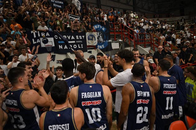 BASKETBALL - EuroCup - Napoli Basketball vs. Cosea JL Bourg-en-Bresse Photo by IPA ABACAPRESS.COM89157755 - Napoli Basketball players celebrate after the game following their victory over Cosea JL Bourg-en-Bresse during the Napoli Basketball vs. Cosea JL Bourg-en-Bresse EuroCup basketball game in Naples, Italy, on September 30, 2026 Naples Italy  Copyright: xIPAxSport ABACAx