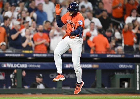 Houston Astros Cam Smith (11) celebrates after hitting a solo home run against the Chicago White Sox in the second inning of an MLB, Baseball Herren, USA American League Wild Card game at Daikin Park in Houston, Texas, on Wednesday, September 30, 2026.  HOU20260930725 MARIAxLYSAKER