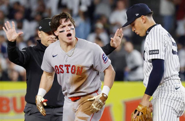 Boston Red Sox Nate Eaton (18) celebrates on second base after hitting a double against the New York Yankees in the third inning of an MLB, Baseball Herren, USA American League Wild Card game at Yankee Stadium in New York City, on Wednesday, September 30, 2026.  NYP20260930707 JOHNxANGELILLO