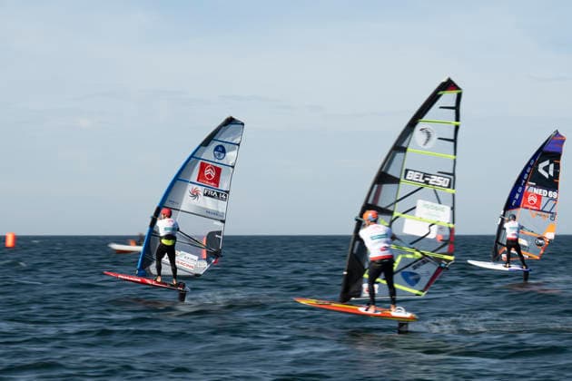 PWA Citroën World Windsurfing Tour Sylt 2026 Day 5 Slalom Foil Men Sylt Westerland, September 30, 2026 Pierre Mortefon Slalom Foil Men, France, F 14 Cyril Evard Slalom Foil Men, Belgium, BEL 250 PWA Citroën World Windsurfing Tour Sylt 2026 Day 5 Slalom Foil Men on September 30, 2026, off Brandenburger Beach, motorboat on Sylt, Westerland, Germany Copyright: xBEAUTIFULxSPORTS AndreasxDickx