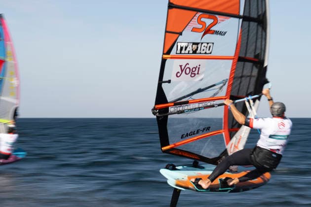 PWA Citroën World Windsurfing Tour Sylt 2026 Day 5 Slalom Foil Men Sylt Westerland, September 30, 2026 Bruno Martini Slalom Foil Men, Italy, ITA 160 PWA Citroën World Windsurfing Tour Sylt 2026 Day 5 Slalom Foil Men on September 30, 2026, off Brandenburger Beach, motorboat on Sylt, Westerland, Germany Copyright: xBEAUTIFULxSPORTS AndreasxDickx