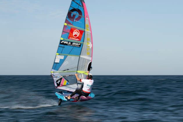 PWA Citroën World Windsurfing Tour Sylt 2026 Day 5 Slalom Foil Men Sylt Westerland, September 30, 2026 Alexis Mathis Slalom Foil Men, France, FRA 997 PWA Citroën World Windsurfing Tour Sylt 2026 Day 5 Slalom Foil Men on September 30, 2026, off Brandenburger Beach, motorboat on Sylt, Westerland, Germany Copyright: xBEAUTIFULxSPORTS AndreasxDickx