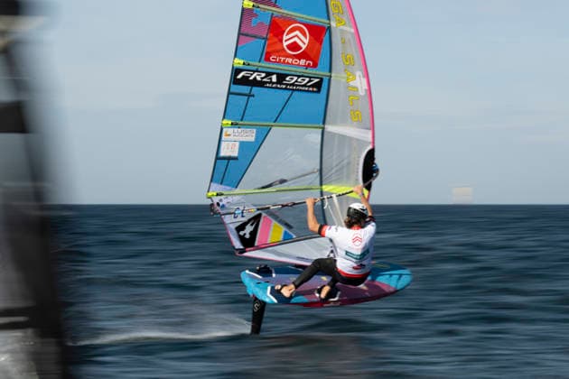 PWA Citroën World Windsurfing Tour Sylt 2026 Day 5 Slalom Foil Men Sylt Westerland, September 30, 2026 Alexis Mathis Slalom Foil Men, France, FRA 997 PWA Citroën World Windsurfing Tour Sylt 2026 Day 5 Slalom Foil Men on September 30, 2026, off Brandenburger Beach, motorboat on Sylt, Westerland, Germany Copyright: xBEAUTIFULxSPORTS AndreasxDickx