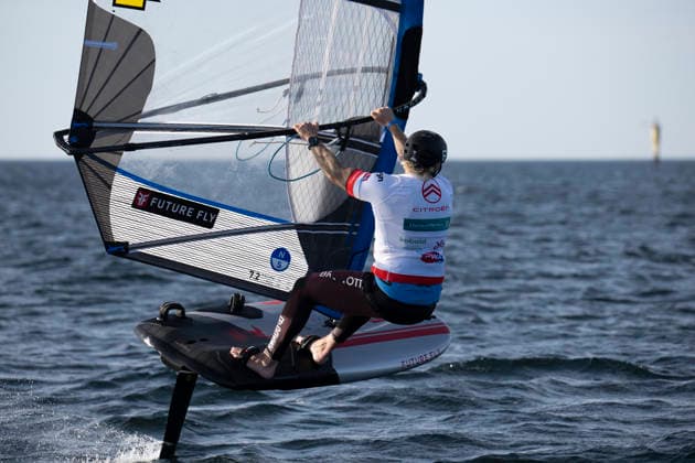 PWA Citroën World Windsurfing Tour Sylt 2026 Day 5 Slalom Foil Men Sylt Westerland, September 30, 2026 Amado Vrieswijk Slalom Foil Men and Freestyle Men, Bonaire, NB 20 PWA Citroën World Windsurfing Tour Sylt 2026 Day 5 Slalom Foil Men on September 30, 2026, off Brandenburger Beach, motorboat on Sylt, Westerland, Germany Copyright: xBEAUTIFULxSPORTS AndreasxDickx