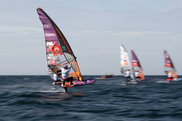 PWA Citroën World Windsurfing Tour Sylt 2026 Day 5 Slalom Foil Men Sylt Westerland, September 30, 2026 Maciek Rutkowski Slalom Foil Men, Poland, POL 23 PWA Citroën World Windsurfing Tour Sylt 2026 Day 5 Slalom Foil Men on September 30, 2026, off Brandenburger Beach, motorboat on Sylt, Westerland, Germany Copyright: xBEAUTIFULxSPORTS AndreasxDickx
