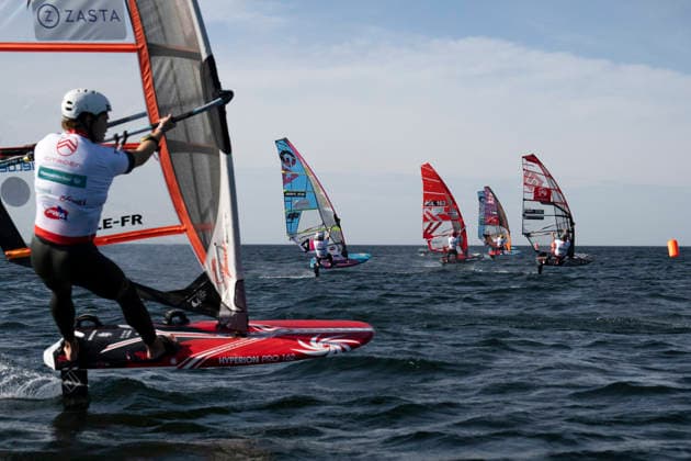 PWA Citroën World Windsurfing Tour Sylt 2026 Day 5 Slalom Foil Men Sylt Westerland, September 30, 2026 Scotty Stallman Slalom Foil Men, England, GBR 68 PWA Citroën World Windsurfing Tour Sylt 2026 Day 5 Slalom Foil Men on September 30, 2026, off Brandenburger Beach, motorboat on Sylt, Westerland, Germany Copyright: xBEAUTIFULxSPORTS AndreasxDickx