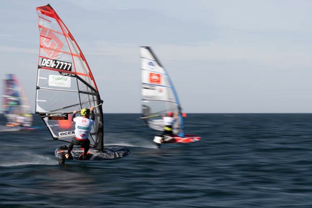 PWA Citroën World Windsurfing Tour Sylt 2026 Day 5 Slalom Foil Men Sylt Westerland, September 30, 2026 Noah Vinther Slalom Foil Men, Denmark, DEN 7777 PWA Citroën World Windsurfing Tour Sylt 2026 Day 5 Slalom Foil Men on September 30, 2026, off Brandenburger Beach, motorboat on Sylt, Westerland, Germany Copyright: xBEAUTIFULxSPORTS AndreasxDickx