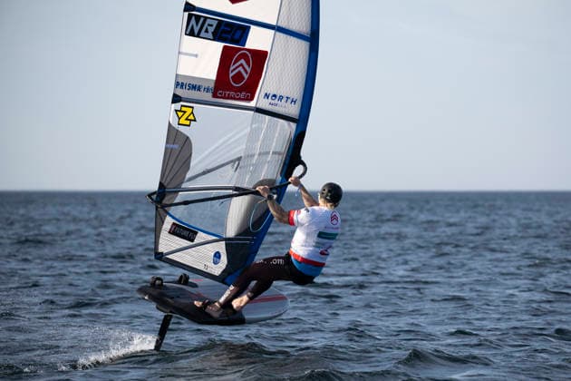 PWA Citroën World Windsurfing Tour Sylt 2026 Day 5 Slalom Foil Men Sylt Westerland, September 30, 2026 Amado Vrieswijk Slalom Foil Men and Freestyle Men, Bonaire, NB 20 PWA Citroën World Windsurfing Tour Sylt 2026 Day 5 Slalom Foil Men on September 30, 2026, off Brandenburger Beach, motorboat on Sylt, Westerland, Germany Copyright: xBEAUTIFULxSPORTS AndreasxDickx
