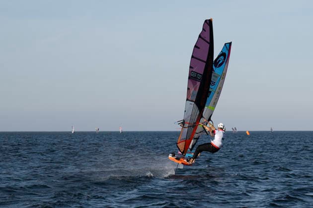 PWA Citroën World Windsurfing Tour Sylt 2026 Day 5 Slalom Foil Men Sylt Westerland, September 30, 2026 Jonas Naumann Slalom Foil Men, Germany, GER 722 Scotty Stallman Slalom Foil Men, England, GBR 68 PWA Citroën World Windsurfing Tour Sylt 2026 Day 5 Slalom Foil Men on September 30, 2026, off Brandenburger Beach, motorboat on Sylt, Westerland, Germany Copyright: xBEAUTIFULxSPORTS AndreasxDickx
