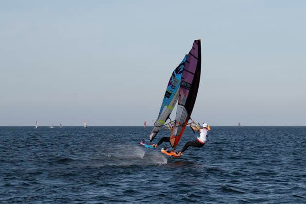 PWA Citroën World Windsurfing Tour Sylt 2026 Day 5 Slalom Foil Men Sylt Westerland, September 30, 2026 Jonas Naumann Slalom Foil Men, Germany, GER 722 Scotty Stallman Slalom Foil Men, England, GBR 68 PWA Citroën World Windsurfing Tour Sylt 2026 Day 5 Slalom Foil Men on September 30, 2026, off Brandenburger Beach, motorboat on Sylt, Westerland, Germany Copyright: xBEAUTIFULxSPORTS AndreasxDickx