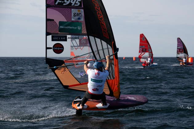 PWA Citroën World Windsurfing Tour Sylt 2026 Day 5 Slalom Foil Men Sylt Westerland, September 30, 2026 Pierre Macquaert Slalom Foil Men, France, FRA 945 PWA Citroën World Windsurfing Tour Sylt 2026 Day 5 Slalom Foil Men on September 30, 2026, off Brandenburger Beach, motorboat on Sylt, Westerland, Germany Copyright: xBEAUTIFULxSPORTS AndreasxDickx