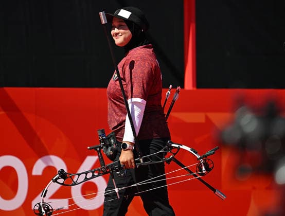 (261001) -- OKAZAKI, Oct. 1, 2026 -- Nurisa Dian Ashrifah of Indonesia smiles after winning the compound women s individual gold medal match of archery between Nurisa Dian Ashrifah of Indonesia and Amaya Amparo Cojuangco of the Philippines at the 20th Asian Games Aichi-Nagoya 2026 in Okazaki of Aichi Prefecture, Japan, Oct. 1, 2026. ) (SP)JAPAN-OKAZAKI-ASIAN GAMES-ARCHERY-COMPOUND WOMEN S INDIVIDUAL-GOLD MEDAL MATCH YuxYang 