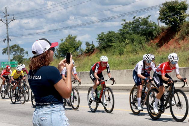 Vuelta CicloÂ­stica Femenina a Costa Rica, primera etapa Este mio rcoles se desarrolloÂ³ la primera etapa de la Vuelta CicloÂ­stica Femenina a Costa Rica 2026. 61 ciclistas pedalearon durante 109 kiloÂ³metros en la provincia de Guanacaste, durante una maoÂ±ana de cielo despejado y sol ardiente. La ganadora de la etapa, quien este jueves portaroÂ¡ la camiseta amarilla de loÂ­der general, fue la chilena Catalina Soto ( 73) quien se impuso sobre el lote en la loÂ­nea de meta. EDITORIAL USE ONLY  Copyright: xGDA LaxNacion CostaxRica-xTodosxlosxderechosxreservados.xProhibidoxelxusoxoxreproducci&oacute;nxdexestaximagenxenxCostaxRicax RafaelxPachecoxGranadosx 0868271055st