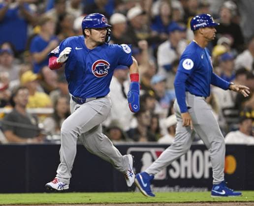 Baseball: Wild Card Series between Cubs and Padres Chicago Cubs right fielder Seiya Suzuki (R) heads home on an RBI hit by Nico Hoerner in the fourth inning of Game 2 of the best-of-three National League Wild Card Series against the San Diego Padres at Petco Park in San Diego, California, on Sept. 30, 2026.  A14AA0005629564P