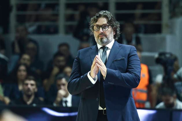 PAOK v Manresa - EuroCup Andrea Trinchieri, head coach of PAOK, gestures during the PAOK vs. Manresa match, the opening game of EuroCup Group D, at the PAOK indoor arena in Thessaloniki, on September 30, 2026. Thessaloniki Greece  Copyright: xAchilleasxChirasx originalFilename:chiras-notitle260930_npxQ4.jpg