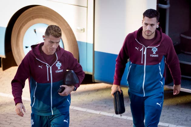 Denmark Nations League: Cristiano Ronaldo and Diogo Dalot arrive at Parken Stadium ahead of the Nations League match against Denmark in Copenhagen, Denmark, on Wednesday, September 30, 2026. Photo by Liselotte Sabroe, Ritzau Scanpix, Copenhagen, Denmark  Copyright: Ritzau Scanpix LiselottexSabroex spdk20261001-092855-L
